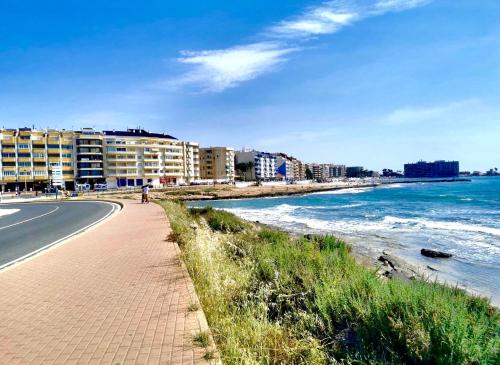 Casa Del Angel 2, Cosy 2 bed apartment,150m from Playa Los Locos plus beautiful swimming pool