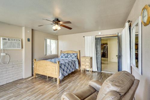 Postel nebo postele na pokoji v ubytování Close to Golf! Snowbird Retreat with Pool in Yuma