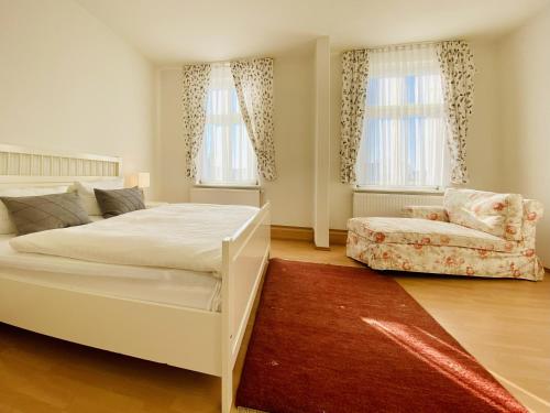 Una cama o camas en una habitación de Villa Fortuna Haupthaus II OG rechts