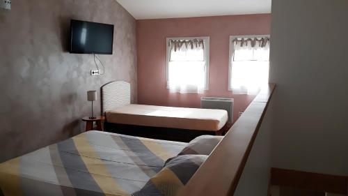 Ένα ή περισσότερα κρεβάτια σε δωμάτιο στο Gîte Le Fief De La Fontaine