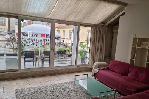 Big terrace 2 BR with AC 2 steps from main square