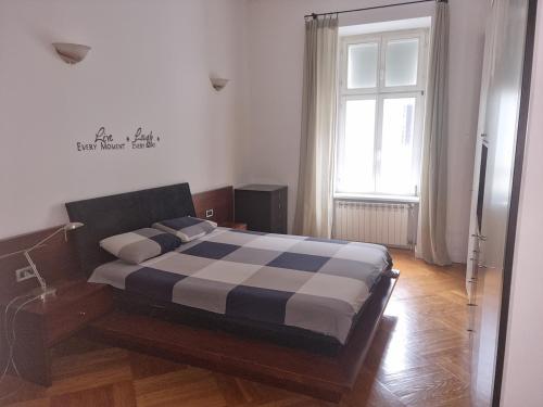 Big terrace 2 BR with AC 2 steps from main square