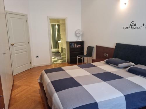 Big terrace 2 BR with AC 2 steps from main square