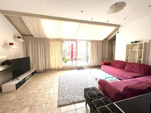 Big terrace 2 BR with AC 2 steps from main square