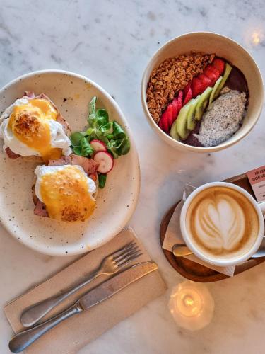 Jídlo v hotelu nebo okolí