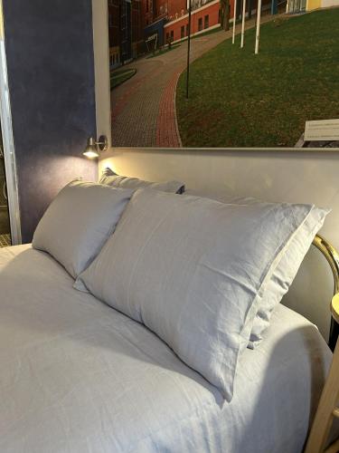 Ένα ή περισσότερα κρεβάτια σε δωμάτιο στο Kalnciema 18