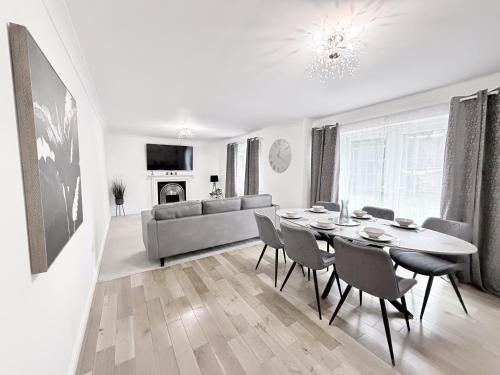 Televiisor ja/või meelelahutuskeskus majutusasutuses The Orchard at Wrottesley