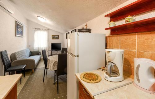 Amazing Apartment In Porec Cie965