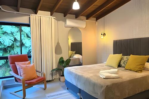 Ένα ή περισσότερα κρεβάτια σε δωμάτιο στο MANSION BR VILLA Piscina, Jacuzzi, 6 min de Provenza