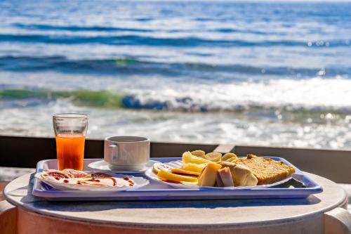 Đồ ăn tại/gần nhà khách