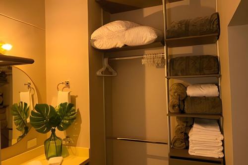 a bathroom with a shower and a towel rack with towels at Apto BR Suites 6 min de Provenza, encanto natural in Medellín