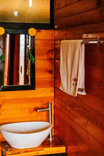 a bathroom with a white sink and a mirror at El Rincón de Gabo in Nobsa