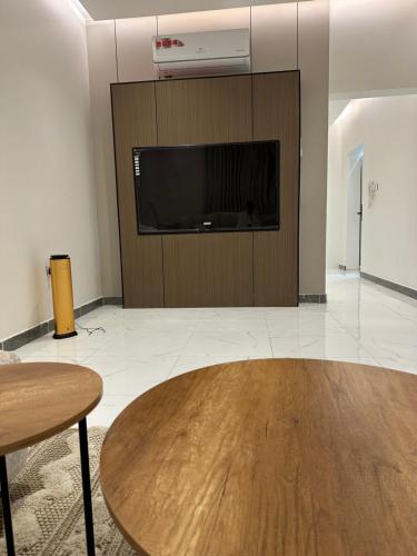 TV a/nebo společenská místnost v ubytování شقة غرفة وصاله ومطبخ