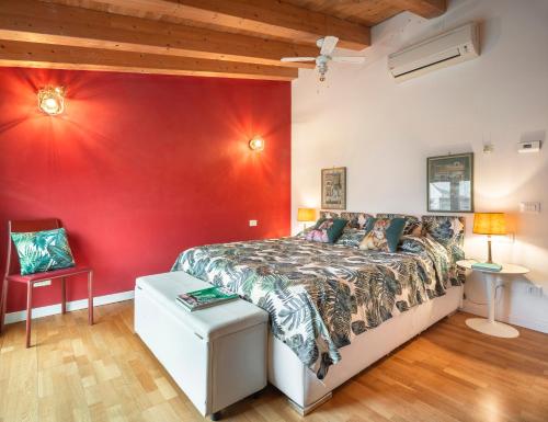 Colorful Venetian Apartment R&R photo 11