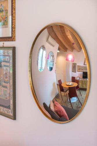 Colorful Venetian Apartment R&R photo 24