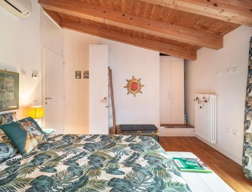 Colorful Venetian Apartment R&R photo 8