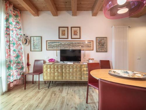 Colorful Venetian Apartment R&R photo 10