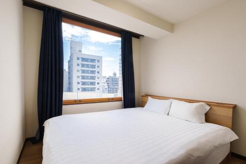 青葉邸-NIPPONBASHI Room 606-3 Min Walk to Kuromon Market South-Facing 2BR Residence