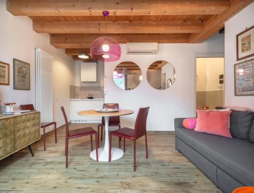 Colorful Venetian Apartment R&R photo 5