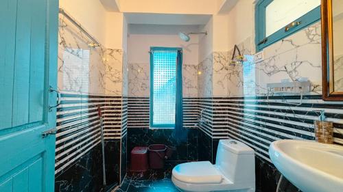 Ένα μπάνιο στο Shasha - Paused perfect