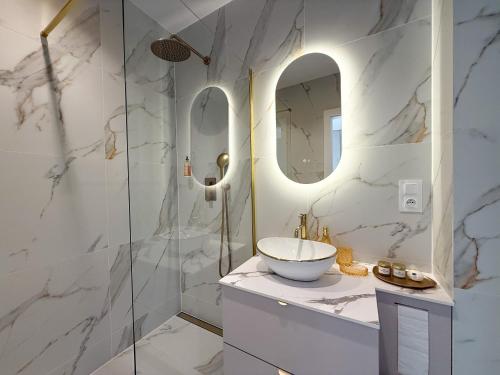 Et badeværelse på Gdańsk Luxury Stay Mostek