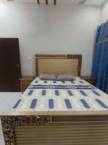 Postel nebo postele na pokoji v ubytování Marhaba Guest House Multan