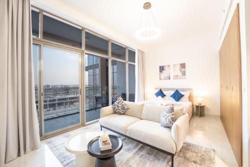 EasyGo - Chic Studio Escape in Dubai Sports City