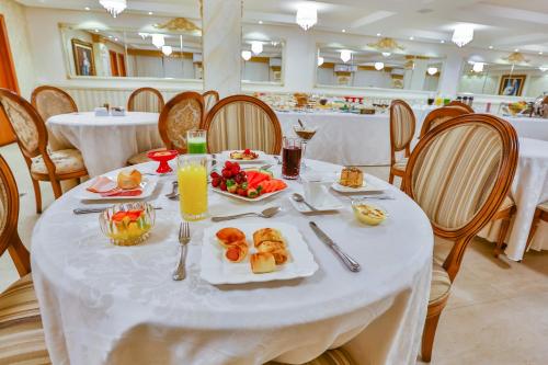Golden Lis Hotel Boutique — Breakfast