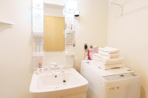 青葉邸-NIPPONBASHI Room 601-3 Min Walk to Kuromon Market 2BR Family Residence