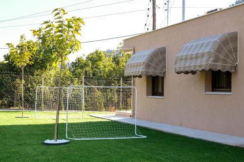 Το κτήριο όπου στεγάζεται  η παραθεριστική κατοικία