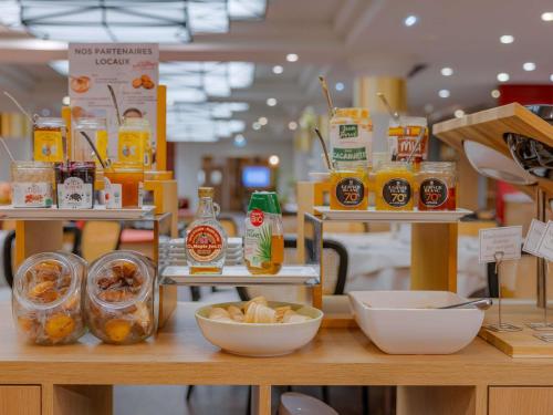 Comida en o cerca de este hotel