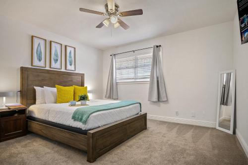 a bedroom with a bed and a ceiling fan at Great home, great location at a great price! in San Antonio