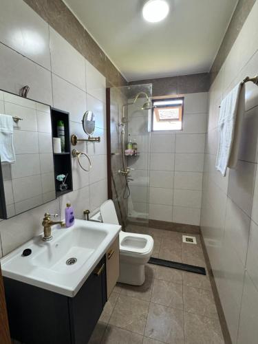 Ένα μπάνιο στο Sea breeze apartment kikambala