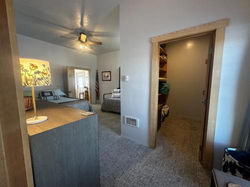 Kuchyň nebo kuchyňský kout v ubytování Jackson 2 Pinedale WY Horse & Snowmobile Cottage