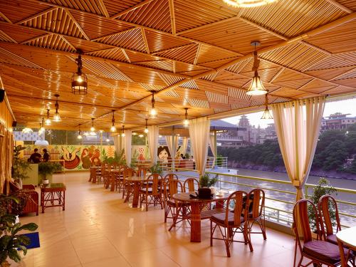 Εστιατόριο ή άλλο μέρος για φαγητό στο Karwaan by the Ganges