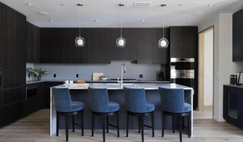 Η κουζίνα ή μικρή κουζίνα στο Jackson Luxury Townhome with Mountain Views