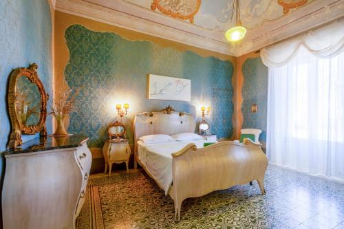 Postel nebo postele na pokoji v ubytování Palazzo Sabella Tommasi