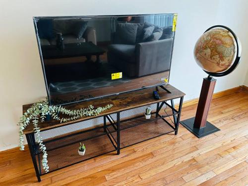 Foto sihtkohas Cheltenham Village asuva majutusasutuse Spacious 2br2ba With Hardwood Floors galeriist