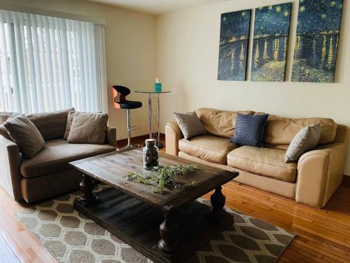 Foto sihtkohas Cheltenham Village asuva majutusasutuse Spacious 2br2ba With Hardwood Floors galeriist