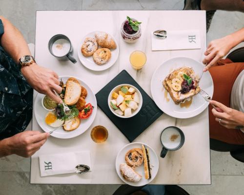 Hrana v oz. blizu hotela