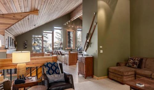 Χώρος καθιστικού στο Deer Valley Escape with Ski Access Park City