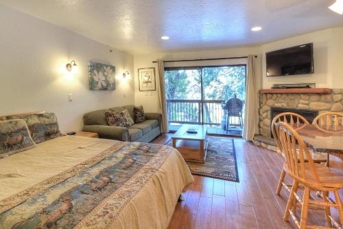 Φωτογραφία από το άλμπουμ του (B110) Studio Condominiums σε Yosemite West