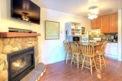 Φωτογραφία από το άλμπουμ του (B110) Studio Condominiums σε Yosemite West