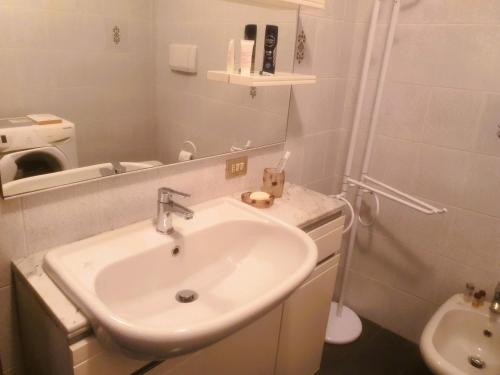 Ένα μπάνιο στο Elegante appartamento in posizione strategica