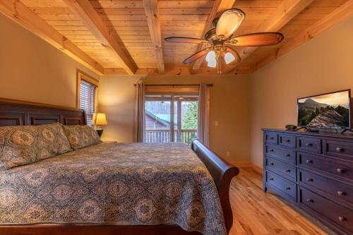 a bedroom with a bed and a ceiling fan at Mayapple Ridge in Sugar Grove