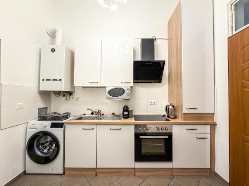 N18 Enjoy Apartments New beautiful spacey Apartment AC Quiet Street