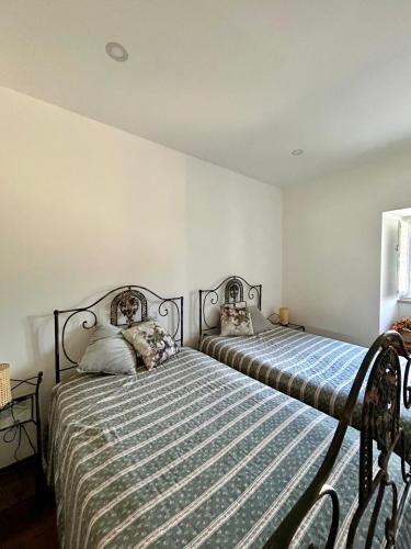 a bedroom with two beds in a room at Casa da Bivó in Figueiró dos Vinhos