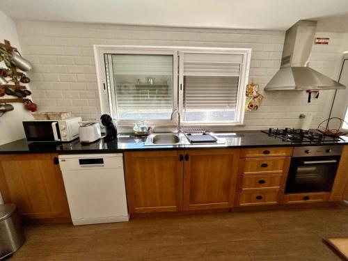 Küche/Küchenzeile in der Unterkunft Casa da Bivó