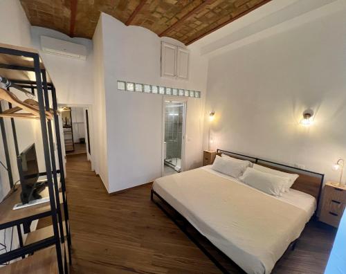 Ένα ή περισσότερα κρεβάτια σε δωμάτιο στο Enjoy Vatican Holiday in Rome