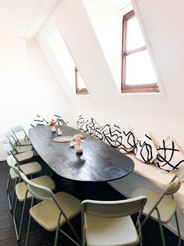 a dining room with a table and chairs at Le FauBourg Suites in Antwerp